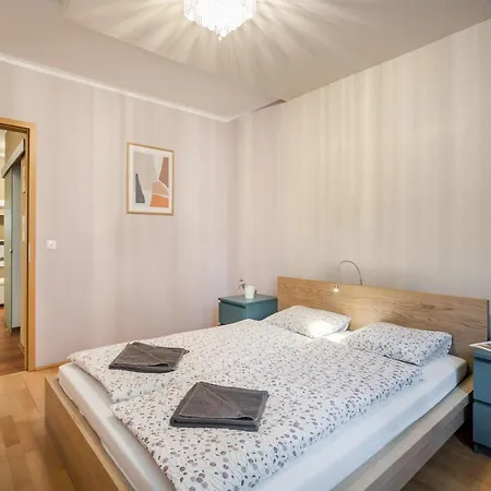 Apartment Downtown Karpat 9