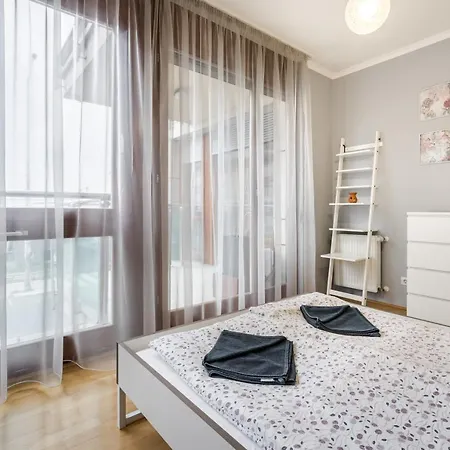 Apartment Downtown Karpat 9 *